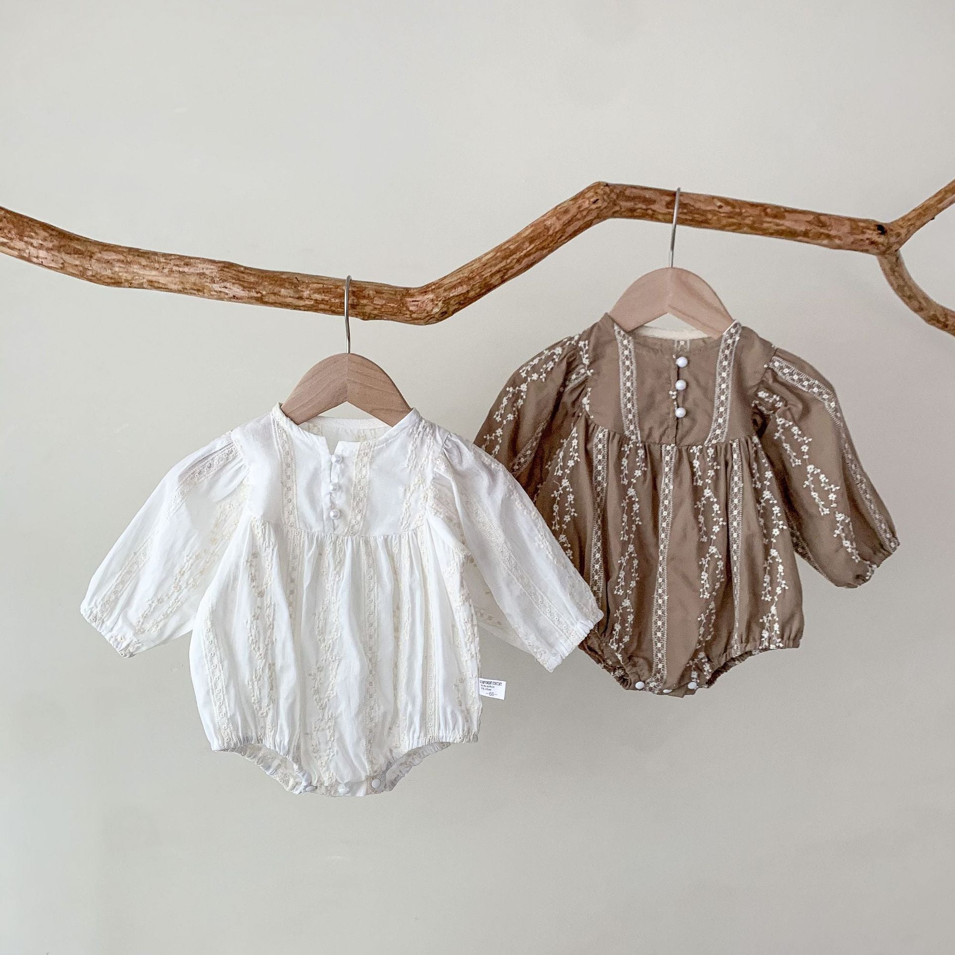 Baby Girl Clothes Ivory Lace Organic Cotton Ruffle Baby Girl Romper Playsuit Newborn Baby Girl One-pieces Floral Jumpsuits lbc